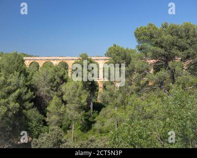 Antike römische Aquädukt bekannt als El Pont del Diable (die Teufelsbrücke), Tarragona, Katalonien, Spanien. Stockfoto