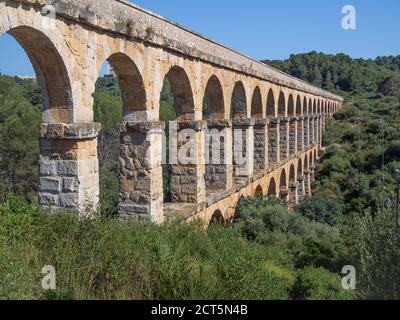 Antike römische Aquädukt bekannt als El Pont del Diable (die Teufelsbrücke), Tarragona, Katalonien, Spanien. Stockfoto