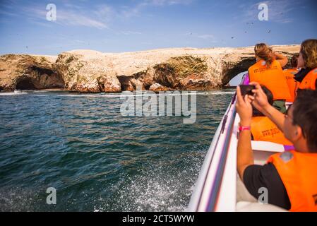 Bootsfahrt zu den Ballestas Inseln (Islas Ballestas), Paracas National Reserve, Paracas, Ica Region, Peru, Südamerika Stockfoto