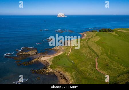 Luftaufnahme des 13. Lochs auf dem Glen Golfplatz, North Berwick, East Lothian, Schottland. Stockfoto