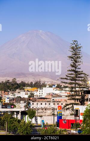 El Misti Vulkan (aka Guagua Putina) 5822m Gipfel, Arequipa, Peru, Südamerika Stockfoto