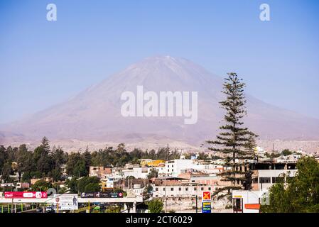 El Misti Vulkan (aka Guagua Putina) 5822m Gipfel, Arequipa, Peru, Südamerika Stockfoto