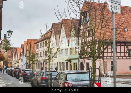 Rothenburg/Deutschland-1/1/19: Bunte Häuser in der Altstadt von Rothenburg ob der Tauber. Die Stadt ist bekannt für ihre gut erhaltene mittelalterliche Altstadt Stockfoto