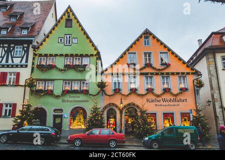 Rothenburg/Deutschland-1/1/19: Ein Gebäude des Käthe Wohlfahrt Weihnachtsmarktes in Rothenburg ob der Tauber in Bayern. Käthe Wohlfahrt ist eine deutsche Firma Stockfoto