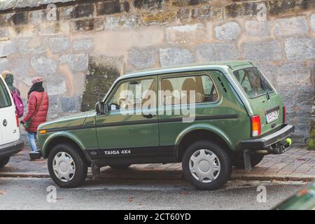 Bamberg/Deutschland-2/1/19: Lada Taiga auf einer Straße in einer deutschen Stadt geparkt. Es war das erste serienreife Offroad-Fahrzeug mit einem unabhängigen Front-Su Stockfoto