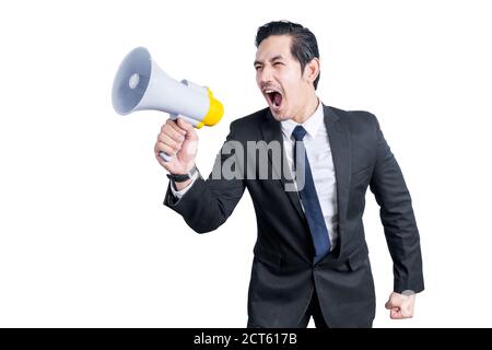 Asiatische Geschäftsmann schreien auf Megaphon isoliert auf weißem Hintergrund Stockfoto