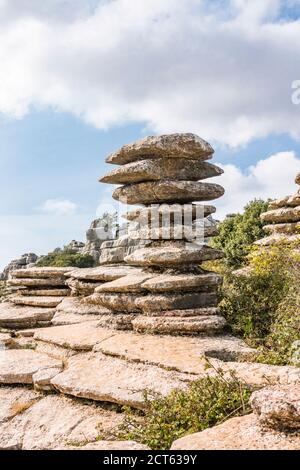 Torcal de Antequera ein karstisches Bergnaturreservat, mit El Tornillo,(Corkscrew) ein Naturdenkmal, Andalusien, Spanien Stockfoto