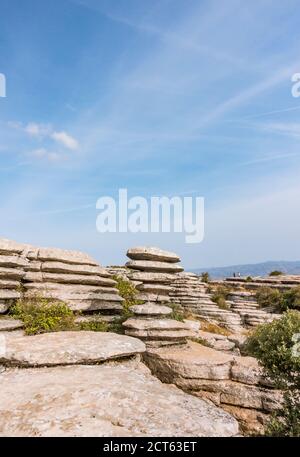 Torcal de Antequera ein karstisches Bergnaturreservat, mit El Tornillo,(Corkscrew) ein Naturdenkmal, Andalusien, Spanien Stockfoto
