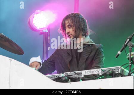 Das norwegische elektronische Musikduo Royksopp tritt beim Glastonbury Festival 2005, Somerset, England, Vereinigtes Königreich auf. Stockfoto