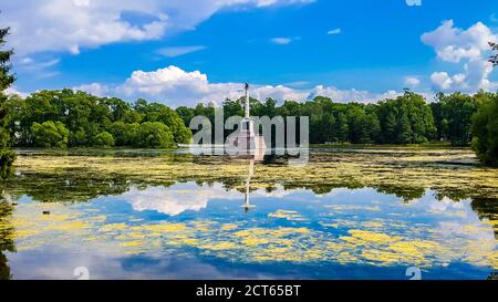 Die Chesme-Säule im Katharinenpark der ehemaligen russischen Königsresidenz Zarskoje Selo, einem Vorort von Sankt Petersburg, Russland Stockfoto