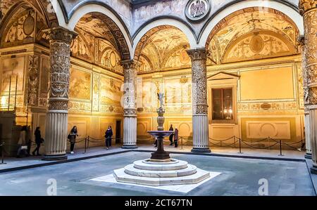 Der Palazzo Vecchio ('Alter Palast'). Erster Innenhof. Florenz, Italien Stockfoto