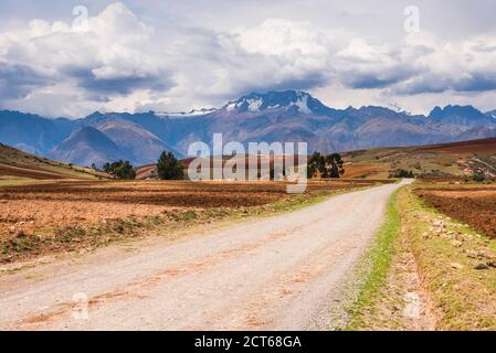 Peruanische Landschaft in der Nähe von Maras, Cusco (Cuszco) Provinz, Peru, Südamerika Stockfoto