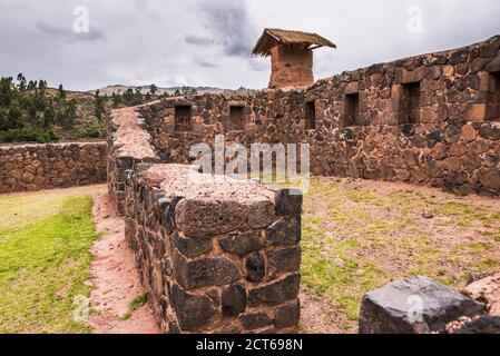 Raqchi, eine archäologische Stätte der Inka in der Region Cusco in Peru, Südamerika Stockfoto