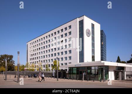 Auf dem UN-Campus befindet sich in diesem Gebäude der Sitz des Sekretariats der Klimarahmenkonvention, Bonn, Nordrhein-Westfalen, Stockfoto