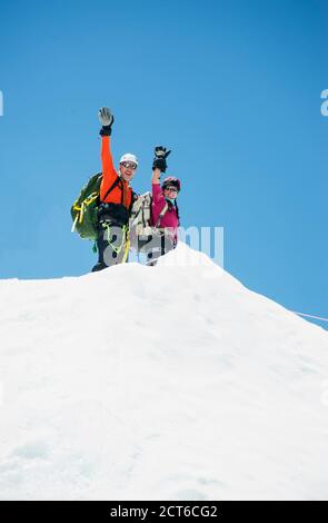 Paar winken auf verschneiten Berg, Everest, Khumbu, Nepal Stockfoto