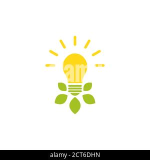 Grün leuchtende Glühbirne mit grünen Blättern und Lichtstrahlen. Isoliert auf Weiß. Symbol mit flacher Kontur. Vektorgrafik. Gehen Sie grün. Umweltfreundlich. Umwelt weltweit Stock Vektor