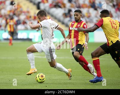 Nicolas de Preville von Bordeaux, Facundo Medina von Lens während der französischen Meisterschaft Ligue 1 Fußballspiel zwischen RC Lens und Girondins de Bordeau Stockfoto
