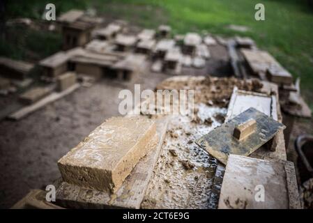 Ziegelherstellung in Viscri, Siebenbürgen, Rumänien Stockfoto