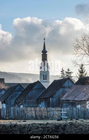 Dorf und Landschaft in der Nähe von Viscri, UNESCO-Weltkulturerbe, Siebenbürgen, Rumänien Stockfoto