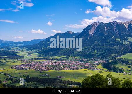 Bergpanorama von Südwegen auf Oberstdorf, Oberallgäu, Allgäu, Bayern, Deutschland Stockfoto