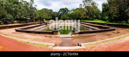 Heilige Stadt Anuradhapura, Twin Teiche (Kuttam Pokuna), kulturelle Dreieck, Sri Lanka, Asien Stockfoto