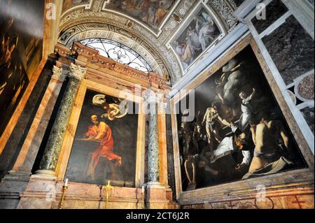 Italien, Rom, Kirche San Luigi dei Francesi, Cappella San Matteo (Cappela Contarelli), Caravaggio Gemälde, von links L'ispirazione di San Matteo Stockfoto