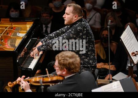 Rudolfinum, Prag. September 2020. Der Pianist Lukas Vondracek tritt mit der Tschechischen Philharmonie beim Abschlusskonzert des internationalen Musikfestivals Dvorak Prague in Rudolfinum, Prag, Tschechische Republik, am 20. September 2020 auf. Kredit: VIT Simanek/CTK Foto/Alamy Live Nachrichten Stockfoto