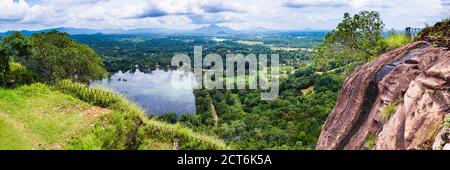 Sigiriya-Felsen, Blick von der Spitze des Felsens, aka Felsenfestung Sigiriya Löwe, UNESCO-Weltkulturerbe, Sri Lanka, Asien Stockfoto