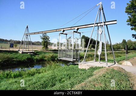 Hängebrücke auf der Niers Stockfoto