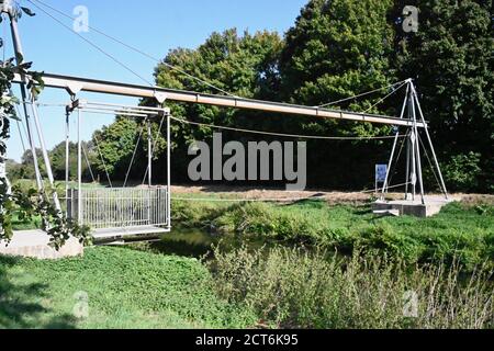 Hängebrücke auf der Niers Stockfoto