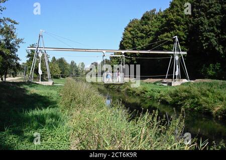 Hängebrücke auf der Niers Stockfoto