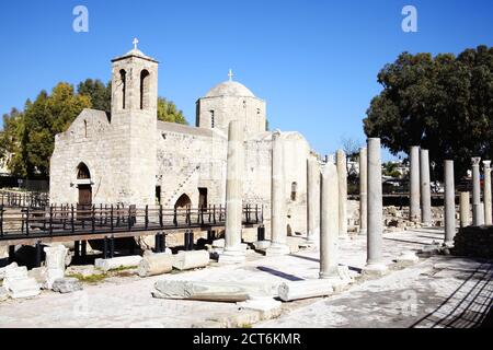 Agia Kyriaki Kirche eine Kirche aus dem 12. Jahrhundert in Paphos Zypern Mit seinen römischen Ruinen und Mosaiken, die der Ort ist Von St. Paul's Säule und eine beliebte Trave Stockfoto