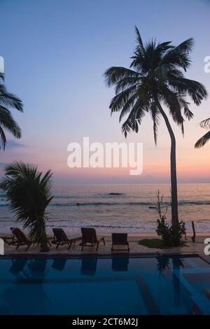 Schwimmbad in Luxus-Unterkunft auf Mirissa Beach, Südküste von Sri Lanka, Südprovinz, Asien Stockfoto