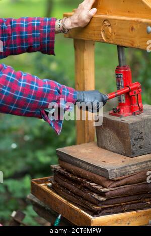 Traditioneller Cider von Hand hergestellt Stockfoto