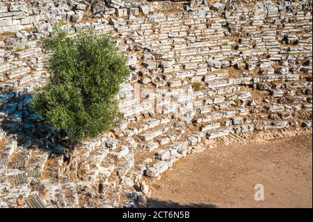Amphitheater in den antiken Ruinen von Kaunos, Dalyan, Mugla Provinz, Türkei, Osteuropa Stockfoto