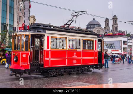 Straßenbahn in Taksim Platz, Istanbul, Türkei, Osteuropa Stockfoto