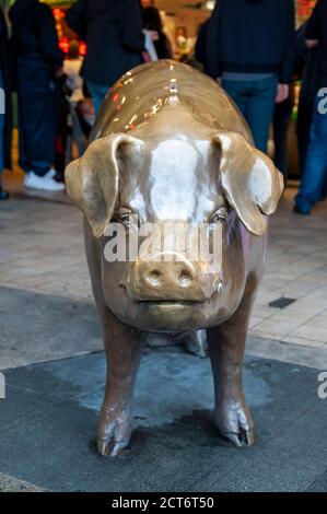 Schweinestatue vor dem öffentlichen Markt in Seattle, Washington, USA Stockfoto