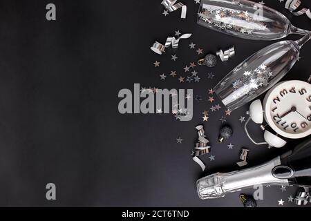 Silvester Komposition auf schwarzem Hintergrund. Stockfoto