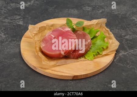 Rohen Thunfisch runde Steak bereit für Grill Stockfoto