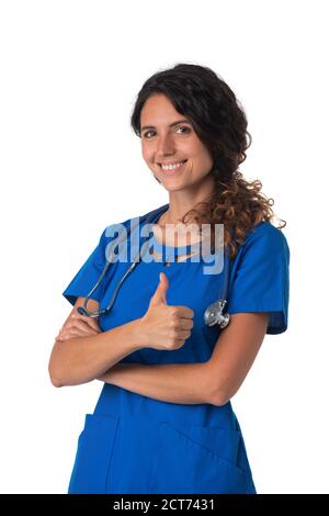 Porträt von glücklich lächelnd weibliche Krankenschwester in blauer Uniform mit Stethoskop zeigt Daumen nach oben isoliert auf weißem Hintergrund Stockfoto