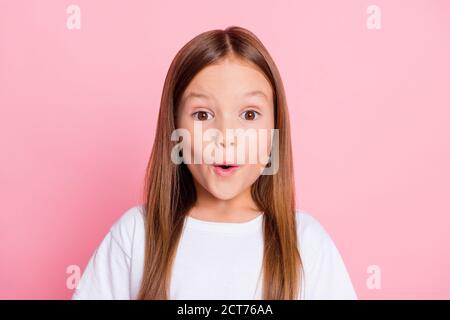 Close-up Porträt von ihr sie schön aussehend attraktiv schön erstaunt fröhlich Fröhliche gesunde Füchse Ingwer Mädchen gute Nachrichten Reaktion Pout Lippen Isoliert über Stockfoto