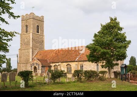 Snape, In Der Nähe Von Aldeburgh, Suffolk. VEREINIGTES KÖNIGREICH. 2020. Äußeres der Kirche des hl. Johannes des Täufers, Snape. Stockfoto