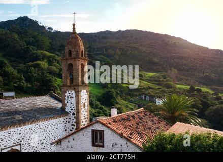 San Andres De Teixido-Schrein bei Sonnenuntergang in Galicien, Spanien. Beliebtes Pilgerziel. Stockfoto