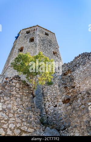 POCITELJ, BOSNIEN UND HERZEGOWINA - 2017. AUGUST 16. Die osmanische Festung aus dem 16. Und 17. Jahrhundert in der Herzegowina bei Mostar. Stockfoto