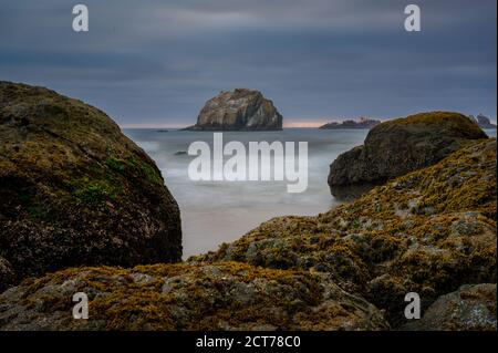 Dramatisches Küstenbild von Face Rock in Bandon Oregon Stockfoto