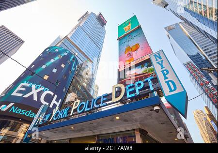 New York, USA - 15. August 2015: Polizeidienststelle der New Yorker Polizei am Times Square. Stockfoto