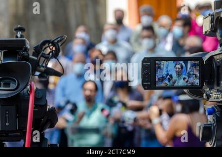 Caracas, Miranda, Venezuela. September 2020. Der Kongressabgeordnete Freddy Guevara von der Nationalversammlung Venezuelas, der Volkspartei Voluntad, hielt am Montag, dem 21. September, eine Pressekonferenz zur Erklärung des Generalstaatsanwalts ab, der von der Nationalen Konstituierenden Versammlung der Regierung, Tarek William Saab, ernannt wurde. Zum Bericht der unabhängigen Mission der Vereinten Nationen (UN) über Menschenrechtsverletzungen in Venezuela. Freddy Guevara wurde wegen eines Rechtsverfahrens gegen ihn 3 Jahre lang in der chilenischen Botschaft isoliert. Kredit: Jimmy Villalta/ZUMA Wire/Alamy Live Nachrichten Stockfoto