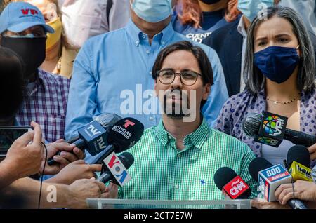 Caracas, Miranda, Venezuela. September 2020. Der Kongressabgeordnete Freddy Guevara von der Nationalversammlung Venezuelas, der Volkspartei Voluntad, hielt am Montag, dem 21. September, eine Pressekonferenz zur Erklärung des Generalstaatsanwalts ab, der von der Nationalen Konstituierenden Versammlung der Regierung, Tarek William Saab, ernannt wurde. Zum Bericht der unabhängigen Mission der Vereinten Nationen (UN) über Menschenrechtsverletzungen in Venezuela. Freddy Guevara wurde wegen eines Rechtsverfahrens gegen ihn 3 Jahre lang in der chilenischen Botschaft isoliert. Kredit: Jimmy Villalta/ZUMA Wire/Alamy Live Nachrichten Stockfoto