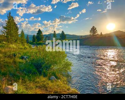 Sonnenuntergang am Salmon River in der Nähe von Stanley Idaho. Stockfoto