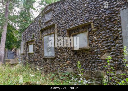 The Charnel House, Bury St Edmunds, Cathedral Grounds, St Edmundsbury Cathedral, Suffolk, Großbritannien. Stockfoto